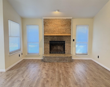 1905 Jasmine Street - Photo Thumbnail 9