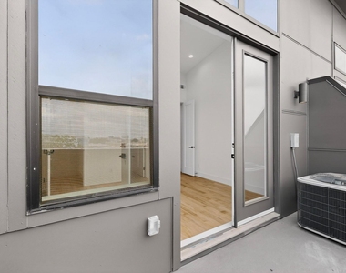 2080 Kelly Avenue - Photo Thumbnail 14