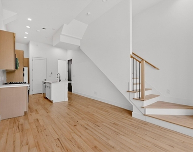 2080 Kelly Avenue - Photo Thumbnail 3