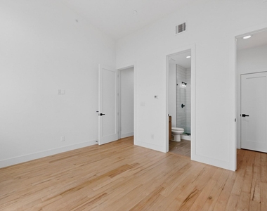 2080 Kelly Avenue - Photo Thumbnail 11