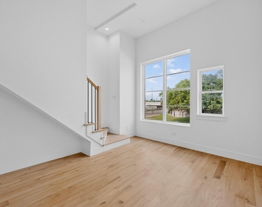 2080 Kelly Avenue - Photo Thumbnail 4