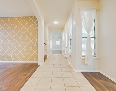 1316 Live Oak Lane - Photo Thumbnail 4