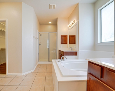 1316 Live Oak Lane - Photo Thumbnail 23