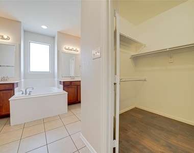 1316 Live Oak Lane - Photo Thumbnail 26