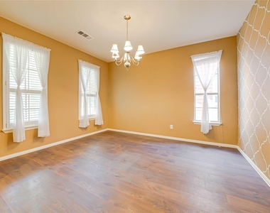 1316 Live Oak Lane - Photo Thumbnail 3