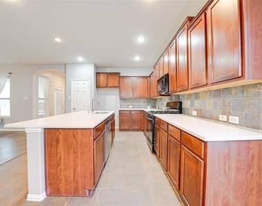 1316 Live Oak Lane - Photo Thumbnail 5