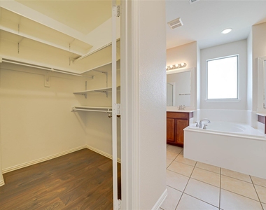 1316 Live Oak Lane - Photo Thumbnail 25