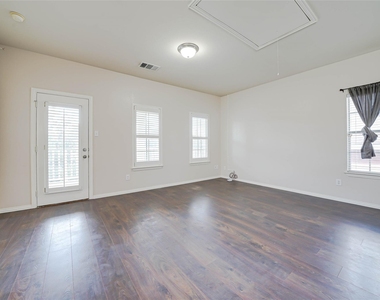 1316 Live Oak Lane - Photo Thumbnail 18