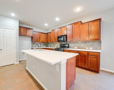 1316 Live Oak Lane - Photo Thumbnail 6
