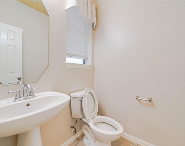 1316 Live Oak Lane - Photo Thumbnail 34