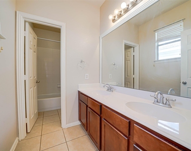 1316 Live Oak Lane - Photo Thumbnail 33