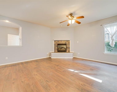 1316 Live Oak Lane - Photo Thumbnail 10