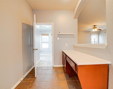 1316 Live Oak Lane - Photo Thumbnail 16