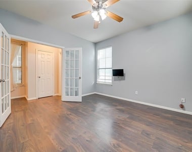 1316 Live Oak Lane - Photo Thumbnail 13