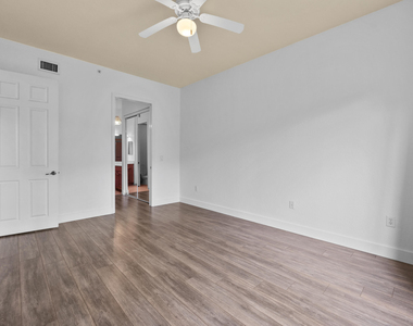 3500 Oaks Clubhouse Drive - Photo Thumbnail 12