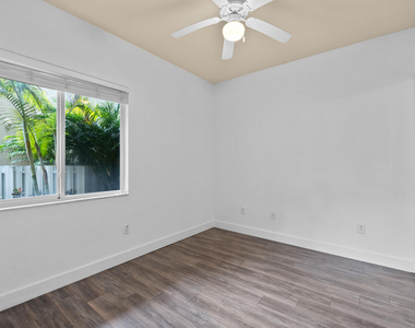 3500 Oaks Clubhouse Drive - Photo Thumbnail 9