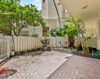 3500 Oaks Clubhouse Drive - Photo Thumbnail 17