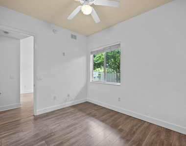 3500 Oaks Clubhouse Drive - Photo Thumbnail 10