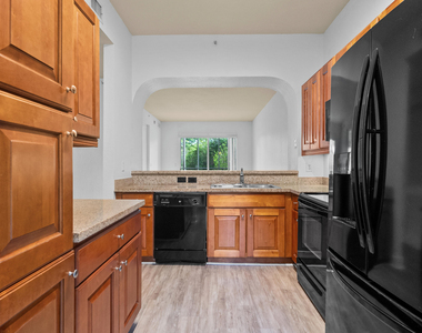 3500 Oaks Clubhouse Drive - Photo Thumbnail 4