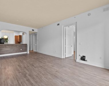 3500 Oaks Clubhouse Drive - Photo Thumbnail 2