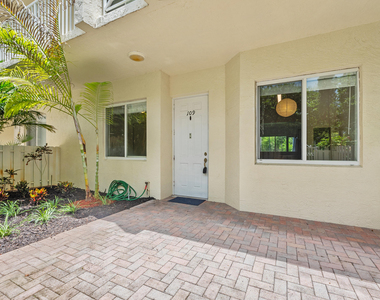 3500 Oaks Clubhouse Drive - Photo Thumbnail 1