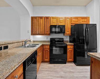3500 Oaks Clubhouse Drive - Photo Thumbnail 5