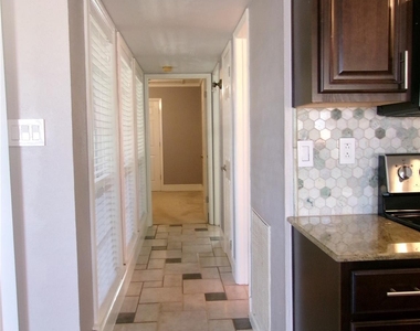 665 Stonewall Drive - Photo Thumbnail 7