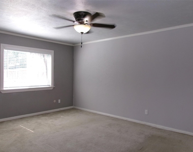 665 Stonewall Drive - Photo Thumbnail 9