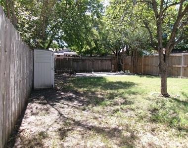 665 Stonewall Drive - Photo Thumbnail 14