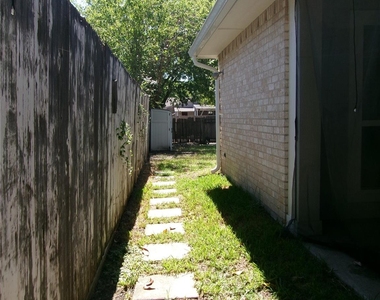 665 Stonewall Drive - Photo Thumbnail 12