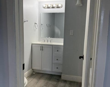 3119 Oakland Shores Drive - Photo Thumbnail 10