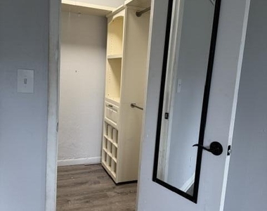 3119 Oakland Shores Drive - Photo Thumbnail 9