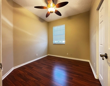 105 Lighthouse Circle - Photo Thumbnail 13