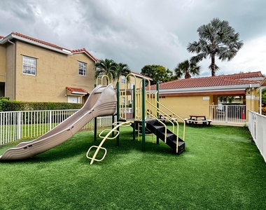 105 Lighthouse Circle - Photo Thumbnail 24