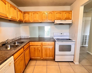 200 Croton Avenue - Photo Thumbnail 3