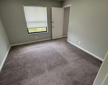 21913 Lake Forest Circle - Photo Thumbnail 5