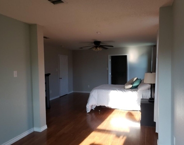 8402 Plantain Court - Photo Thumbnail 6