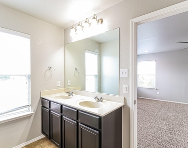 2209 Windsor Farms Drive - Photo Thumbnail 12