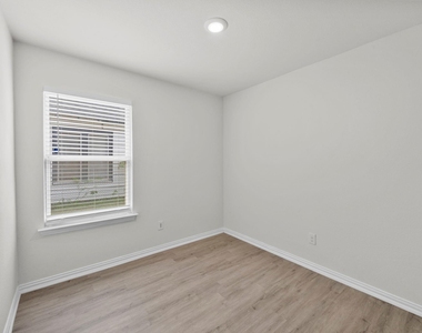 1317 Denver. Avenue - Photo Thumbnail 7