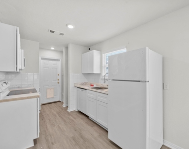 1317 Denver. Avenue - Photo Thumbnail 3
