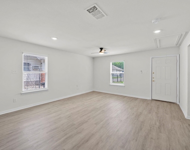 1317 Denver. Avenue - Photo Thumbnail 9