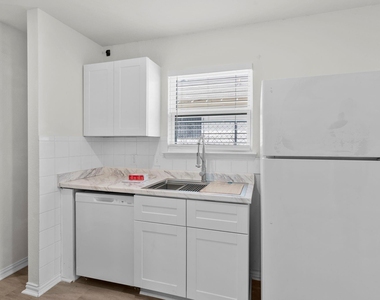 1317 Denver. Avenue - Photo Thumbnail 4