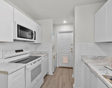 1317 Denver. Avenue - Photo Thumbnail 5