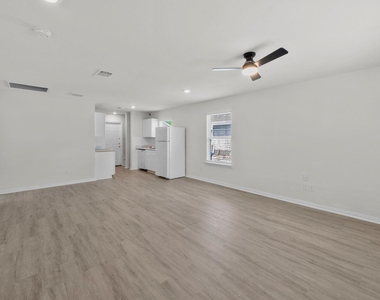 1317 Denver. Avenue - Photo Thumbnail 2