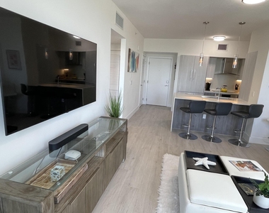 111 Se 1st Avenue - Photo Thumbnail 5