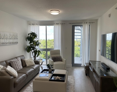 111 Se 1st Avenue - Photo Thumbnail 3