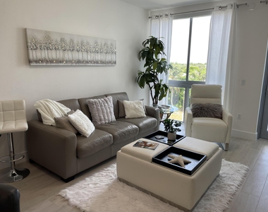 111 Se 1st Avenue - Photo Thumbnail 2