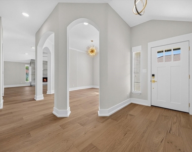 1860 Tahoe Drive - Photo Thumbnail 9