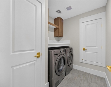 1860 Tahoe Drive - Photo Thumbnail 20