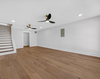 1860 Tahoe Drive - Photo Thumbnail 32